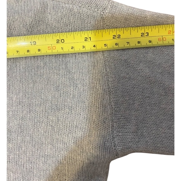 Cashmere sweater. Lord & Taylor. - Picture 7 of 16